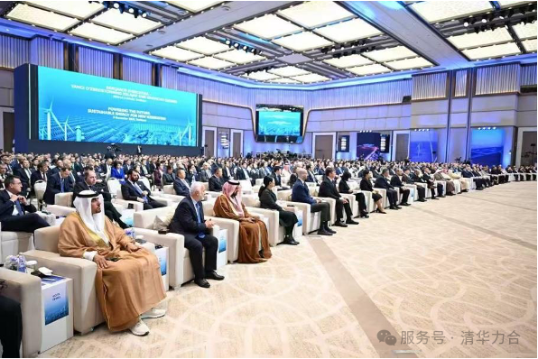 当地时间12月5日，乌兹别克斯坦共和国重大能源项目启动暨开工典礼在塔什干国际会议中心举行。