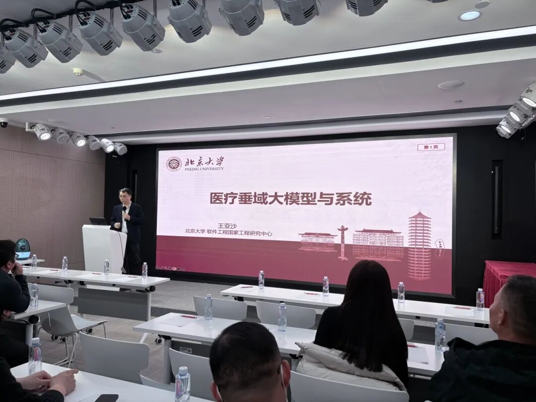 近日，北京陕西企业商会组织会员日活动，会员企业代表孙启平、侯建龙、甄泳錡、董筱雅、惠春娟、杨西英等共同参与这场以"AI赋能企业高质量发展"为主题的内容分享。